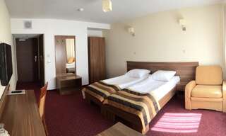 Отель Hotel DYMINY Кельце Двухместный номер с 2 отдельными кроватями-1